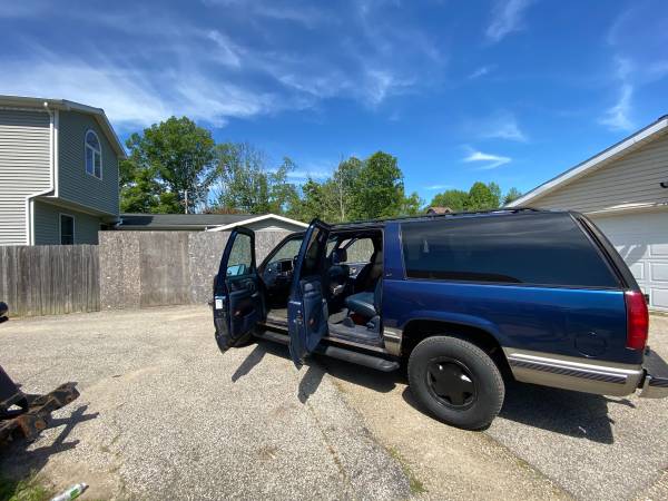 1999 GMC Suburban 1500 - cars & trucks - by owner - vehicle... for sale in Chardon, OH – photo 14