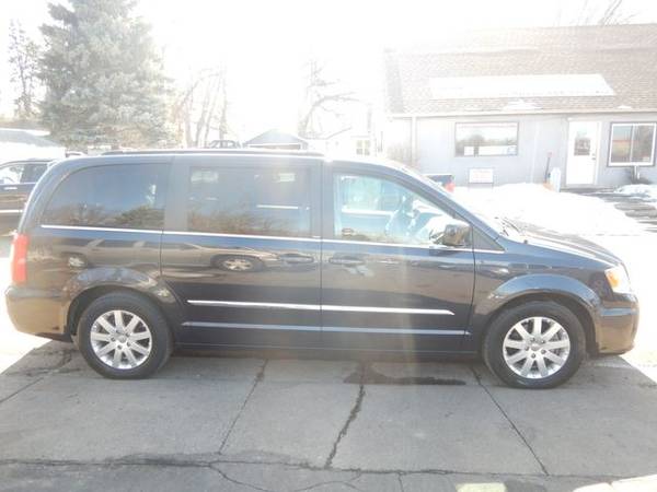 2013 Chrysler Town & Country Touring - Must Sell! Special Deal! for sale in Oakdale, MN – photo 3