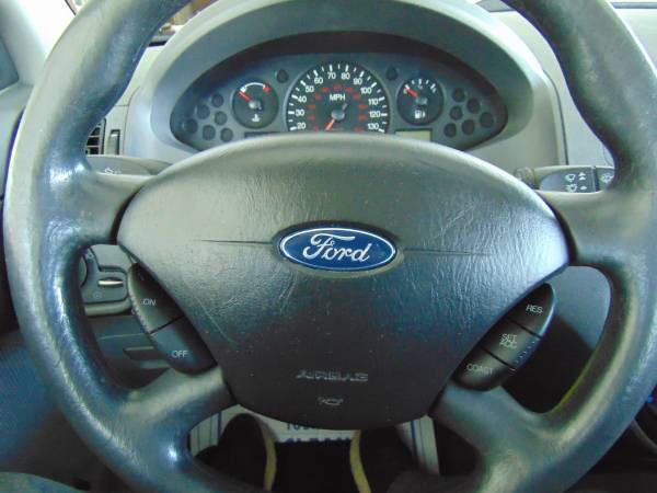 2005 FORD FOCUS ZX4 SE - - by dealer - vehicle for sale in CHURUBUSCO, IN, IN – photo 11
