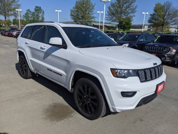 2020 Jeep Grand Cherokee 4WD 4D Sport Utility/SUV Altitude - cars for sale in Waterloo, IA – photo 11