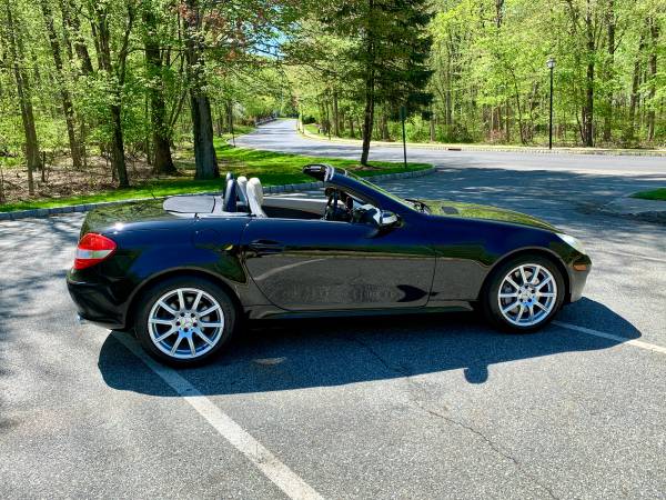 2005 Black Diamond Mercedes Benz SLK 350 Hard Top Convertible Mint for sale in Other, PA – photo 4