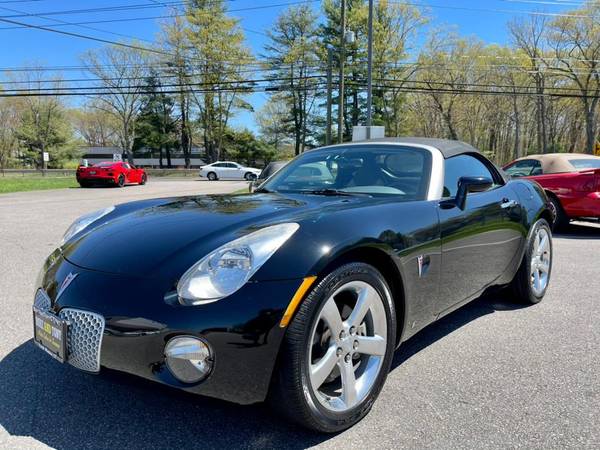 Look What Just Came In! A 2006 Pontiac Solstice with only for sale in South Windsor, CT – photo 8