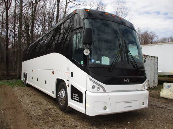 3) 2018 MCI J4500 56 Passenger Luxury Coach Bus RTR 1024836-01-03 for sale in Dayton, NJ – photo 7