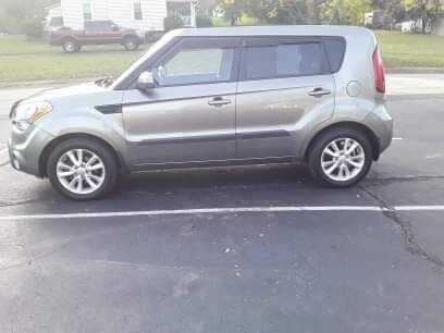 2013 Kia Soul + 4D Wagon One Owner Clean Title 28mpg. Looks and runs... for sale in Piedmont, SC – photo 4