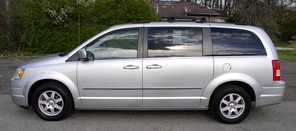 2010 CHRYSLER TOWN & COUNTRY TOURING, 3 8L V6, clean, runs great for sale in Coitsville, OH – photo 2