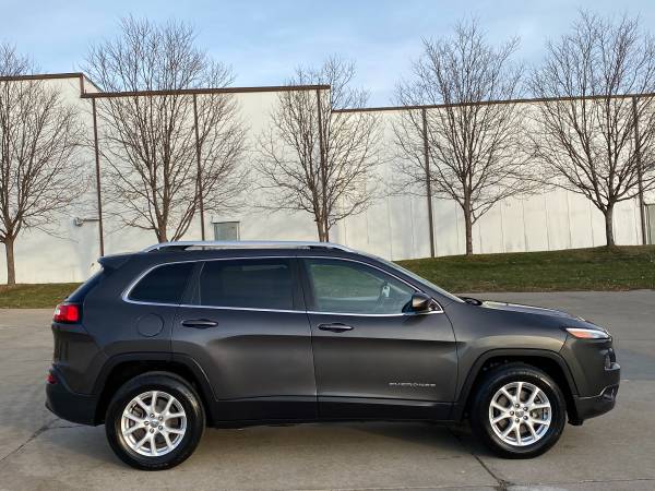 2016 JEEP CHEROKEE LATITUDE 4x4 / ONLY 64K / NEW TIRES / VERY CLEAN... for sale in Omaha, IA – photo 7