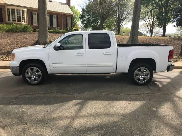 2010 GMC SIERRA 1500 SLT - SUPER CLEAN/0 ACC/NEEDS NOTHING - cars & for sale in Peachtree Corners, GA – photo 2