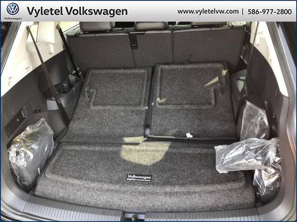 2018 Volkswagen Tiguan SUV 2 0T SE WITH MOONROOF - Volkswagen - cars for sale in Sterling Heights, MI – photo 11