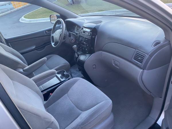 2004 Toyota Sienna CLEAN - cars & trucks - by owner - vehicle... for sale in Lake Bluff, IL – photo 10