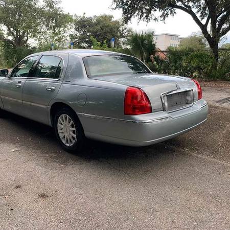 2007 LINCOLN TOWN CAR SIGNATURE $4,200 176089 MILES - cars & trucks... for sale in Fort Myers, FL – photo 4
