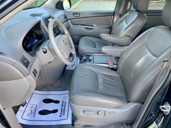 2009 TOYOTA SIENNA for sale in Farmingville, NY – photo 12