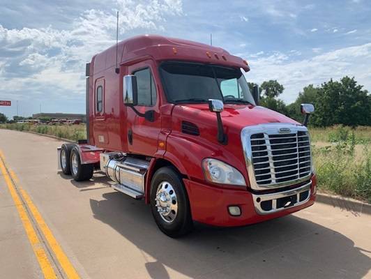 NEED A SLEEPER TRUCK? DON'T LET YOUR BAD CREDIT STOP YOU!! - cars &... for sale in Indianapolis, IN – photo 23