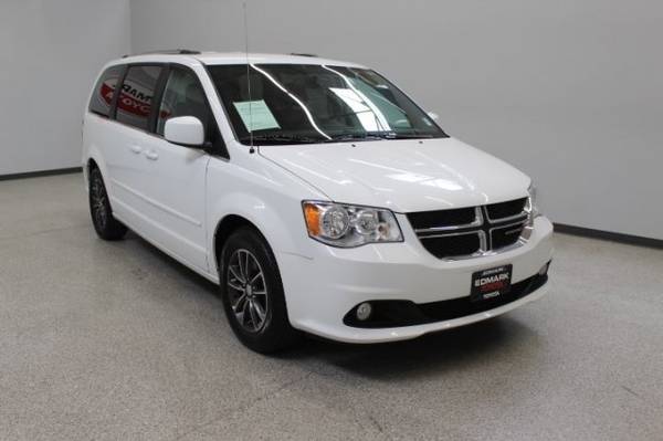 2017 Dodge Grand Caravan SXT hatchback White Knuckle Clearcoat for sale in Nampa, ID – photo 3