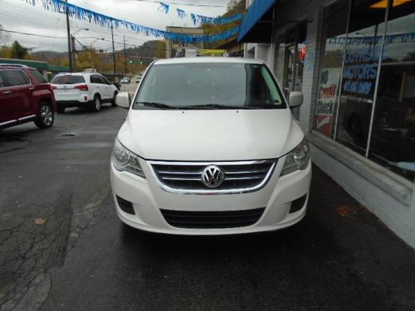 2009 Volkswagen Routan SE *We're Safely Open for Business!* - cars &... for sale in Pittsburgh, PA – photo 6