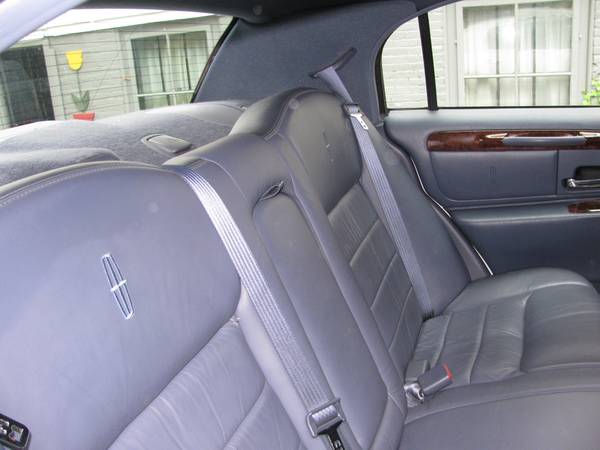 2000 Lincoln Town Car Signature - cars & trucks - by owner - vehicle... for sale in North Attleboro, MA – photo 15