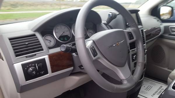 2009 Chrysler Town Country Touring for sale in Marshfield, WI – photo 15