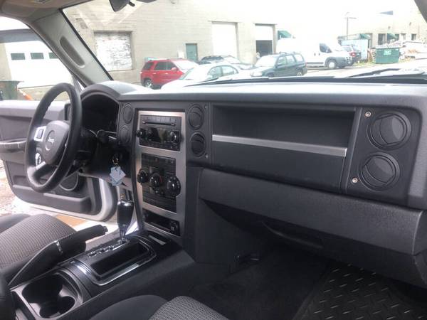 2010 Jeep Commander Sport 4X4 7 PASSANGER - - by for sale in Danbury, NY – photo 19