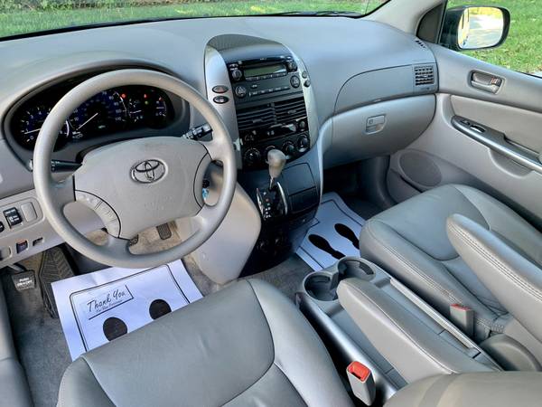 2009 TOYOTA SIENNA for sale in Farmingville, NY – photo 17