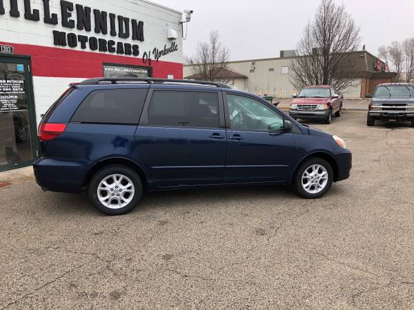 2005 Toyota Sienna AWD - cars & trucks - by dealer - vehicle... for sale in Yorkville, IL – photo 4