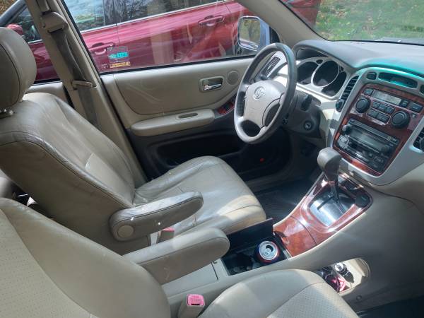 Toyota Highlander Limited Hybrid - cars & trucks - by owner -... for sale in Beacon Falls, CT – photo 4