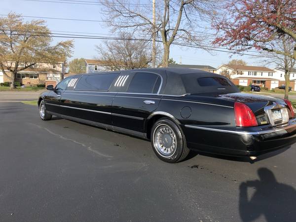 2000 Lincoln Town Car Limousine - cars & trucks - by owner - vehicle... for sale in Depew, NY – photo 4