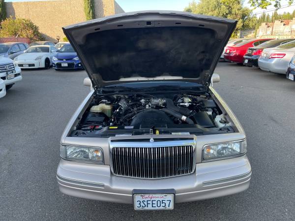 1997 Lincoln Town Car Signature Sedan 1 OWNER/CLEAN CARFAX for sale in Citrus Heights, CA – photo 11