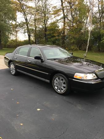 2004 LINCOLN TOWN CAR ULTIMATE for sale in Buffalo, NY