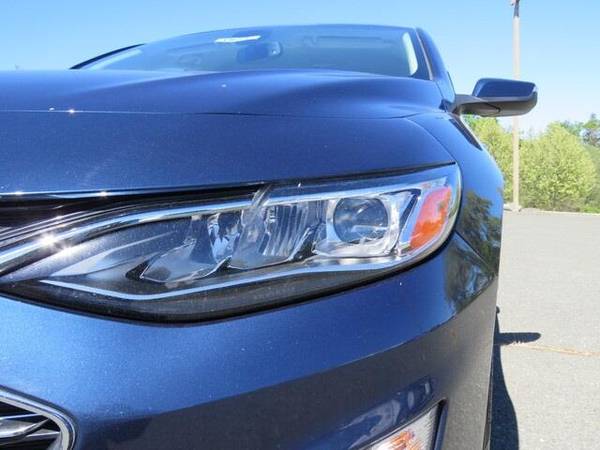 2019 Chevrolet Malibu sedan Premier (Northsky Blue Metallic) - cars for sale in Lakeport, CA – photo 12