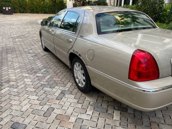 79, 000 Miles 2008 Lincoln Town Car Showroom Condition Garage Kept for sale in Naples, FL – photo 7