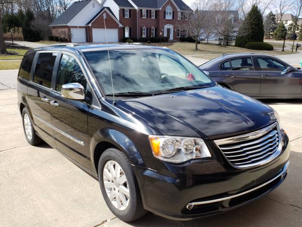 2012 Chrysler Town & Country Touring-L for sale in Zionsville, IN – photo 2