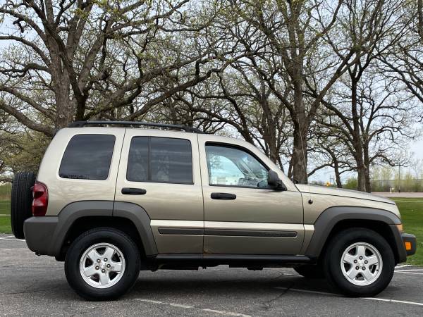 2006 JEEP LIBERTY SPORT 4WD V6 - - by dealer - vehicle for sale in Shakopee, MN – photo 12