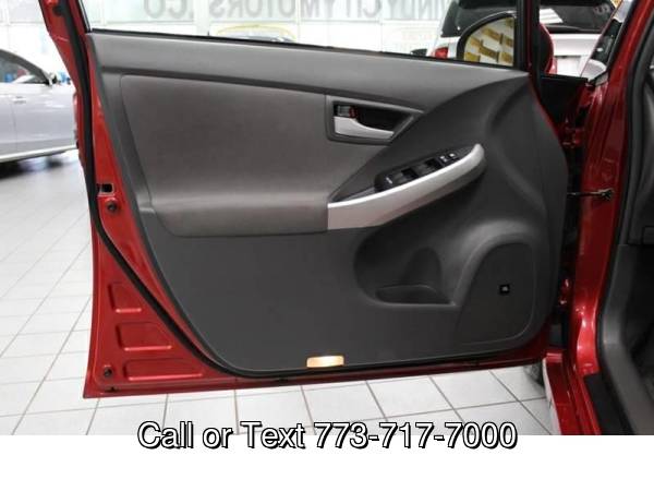 2010 Toyota Prius III 4dr Hatchback - cars & trucks - by dealer -... for sale in Chicago, IL – photo 6