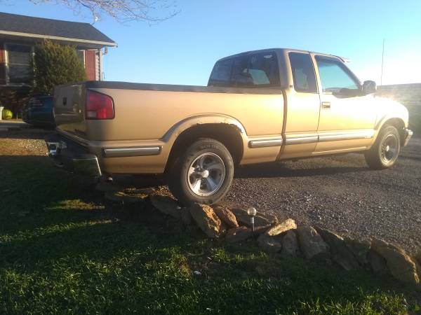 1999 Chevy S10 2wd 5 speed - cars & trucks - by owner - vehicle... for sale in Mount Airy, MD – photo 4
