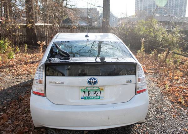 Toyota Prius II 2010 White - cars & trucks - by owner - vehicle... for sale in Lansing, MI – photo 6