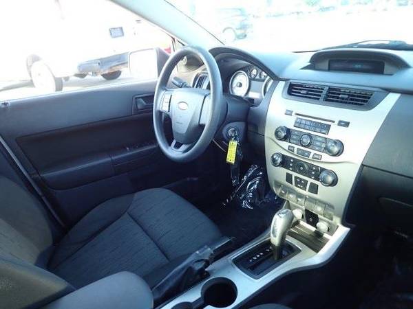 2009 Ford Focus sedan SE (Brilliant Silver Clearcoat for sale in Sterling Heights, MI – photo 13