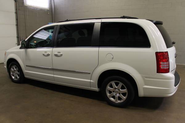 2009 Chrysler Town & Country Touring - Loaded, Spacious for sale in Addison, IL – photo 4
