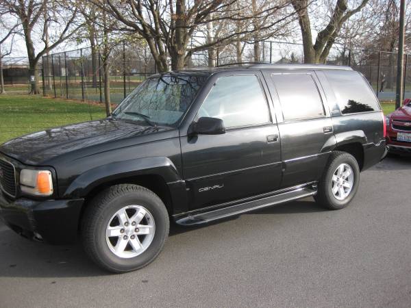 2000 GMC Yukon Denali 4x4 - cars & trucks - by owner - vehicle... for sale in Chicago, IL – photo 3
