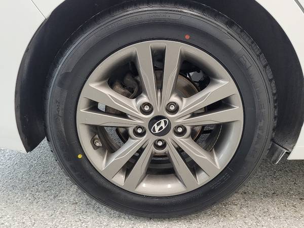 2018 Hyundai Elantra SEL-Keyless entry/Back Up Camera! - cars & for sale in Silvis, IA – photo 11