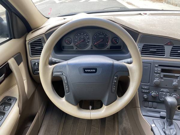 2002 Volvo V70 XC. LOW MILES!! EXTREMELY CLEAN!! - cars & trucks -... for sale in Arleta, CA – photo 21