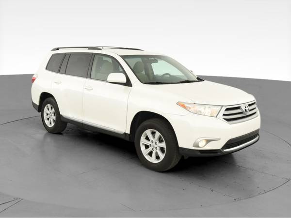 2013 Toyota Highlander Plus Sport Utility 4D suv White - FINANCE -... for sale in Fresh Meadows, NY – photo 15