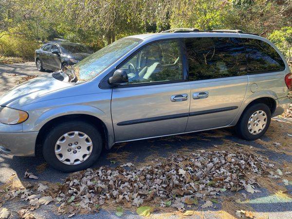 2004 chrysler town & country - cars & trucks - by owner - vehicle... for sale in Philadelphia, PA – photo 2