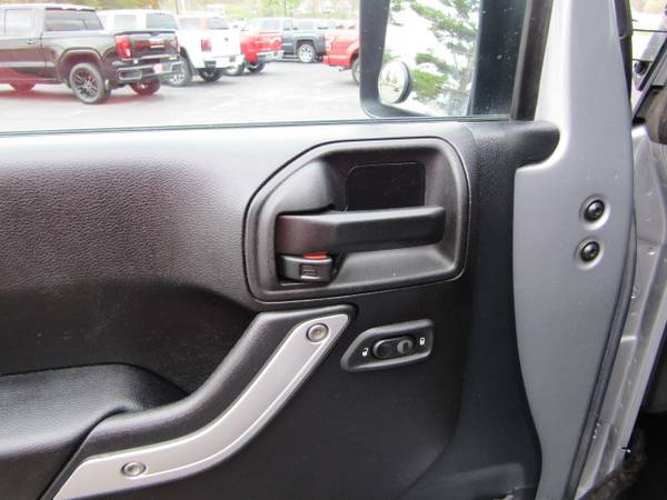 2015 Jeep Wrangler Unlimited/4WD 4dr Sahara - - by for sale in New Glarus, WI – photo 19