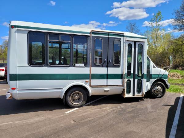 2000 Chevy g3500 bus with working wheelchair lift for sale in Ham Lake, MN – photo 7