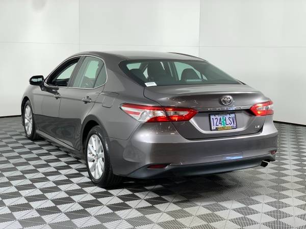 2018 Toyota Camry Predawn Gray Mica BIG SAVINGS! for sale in Eugene, OR – photo 8