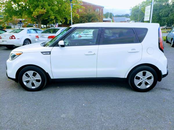 2015 KIA SOUL 1-OWNER GAS SAVER 3 MONTH WARRANTY - cars & for sale in Front Royal, VA – photo 2
