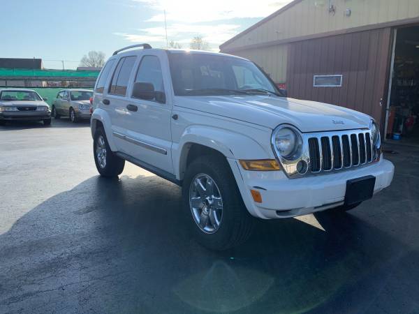 2006 Jeep Liberty Limited - cars & trucks - by dealer - vehicle... for sale in Louisville, KY – photo 2