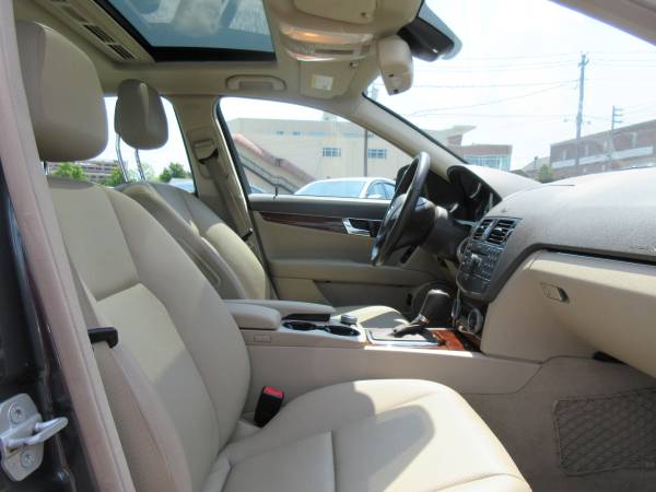 ** 2009 MERCEDES C300 4MATIC- LOADED! AWD! GUARANTEED FINANCE! for sale in Lancaster, PA – photo 13