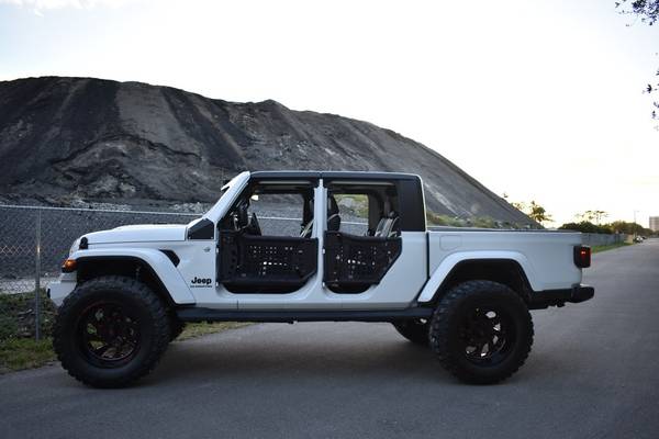 2021 Jeep Gladiator Sport S 4x4 4dr Crew Cab 5.0 ft. SB Pickup Truck... for sale in Miami, OR – photo 12