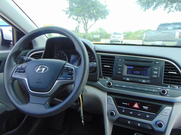 2017 Hyundai Elantra Se (Mileage: 36,842) for sale in Devine, TX – photo 12