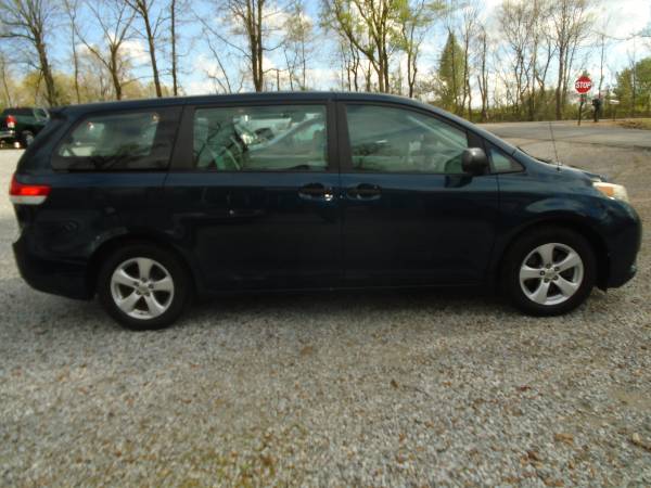 2011 Toyota ( Red ) Prius ( 51 MPG City ) We Trade for sale in Hickory, TN – photo 18